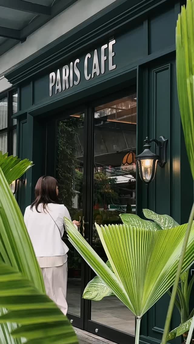 Paris Café: attractive, professional storefront photo