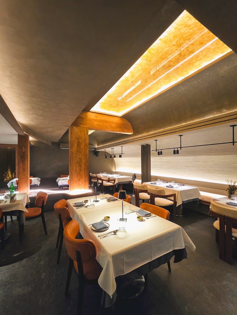 Rin Culinary Art: high quality interior restaurant shot