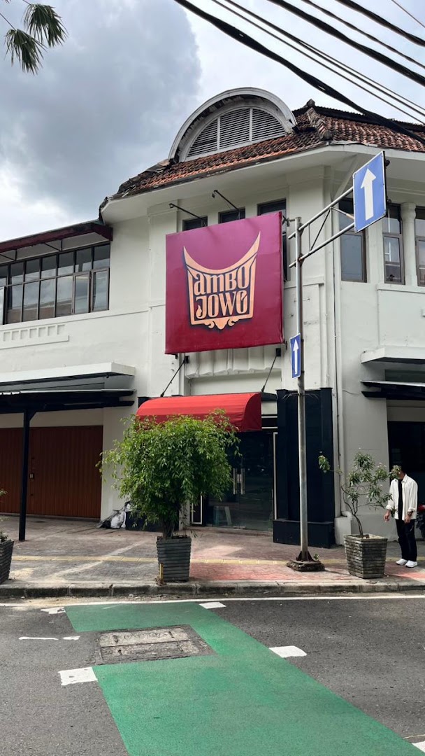 Rumah Makan Ambo Jowo: clear exterior shot of restaurant