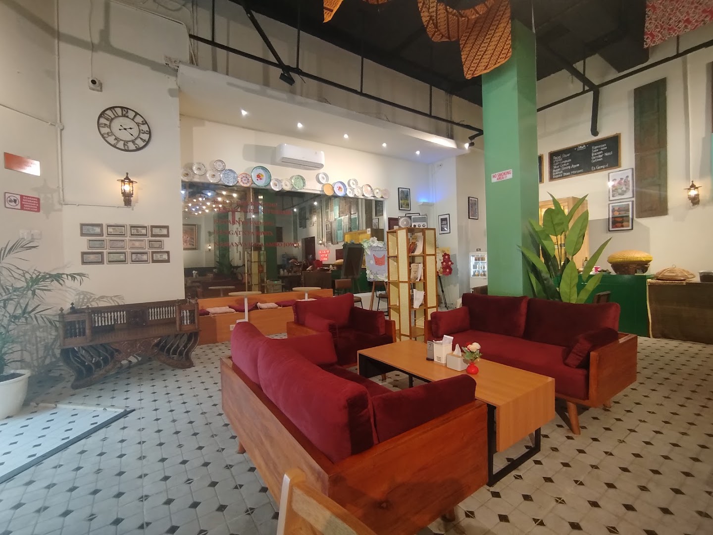 Rumah Makan Ambo Jowo: clear, inviting restaurant interior shot