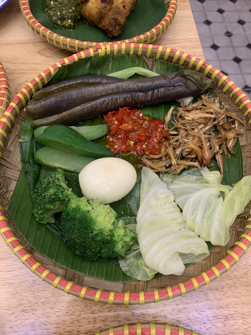 Rumah Makan Ambo Jowo: appetizing, high-quality food photography