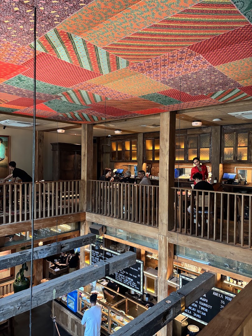 Salira: attractive restaurant interior atmosphere