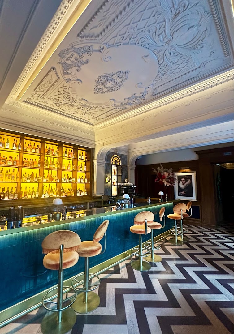 The Nineteen: high quality interior atmosphere shot