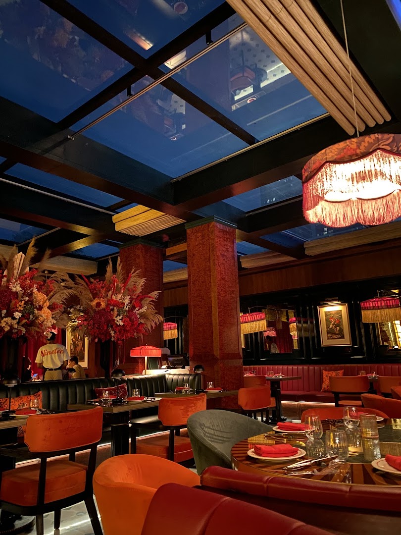 The Nineteen: high quality atmospheric interior shot