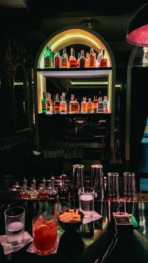 Vagabond: atmospheric and professional bar shot