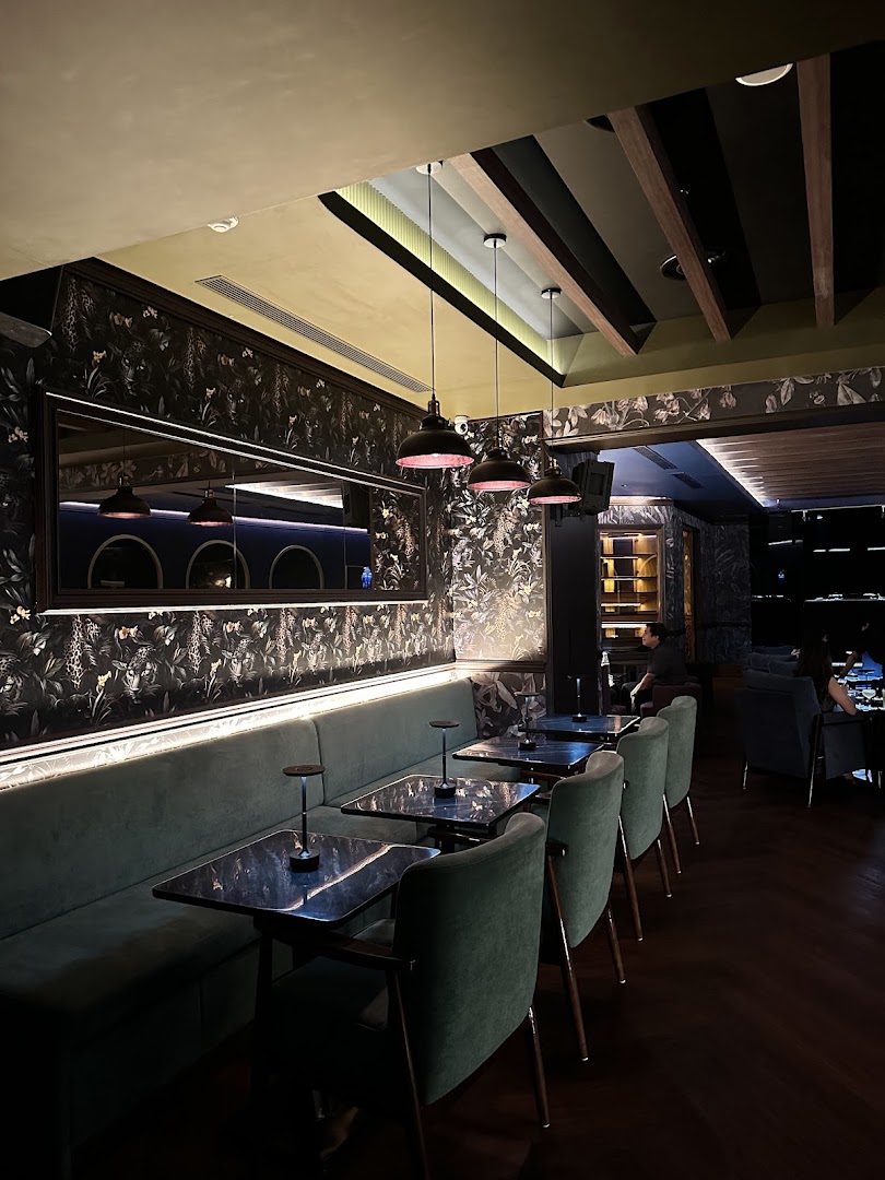 Vagabond: high quality interior atmosphere shot