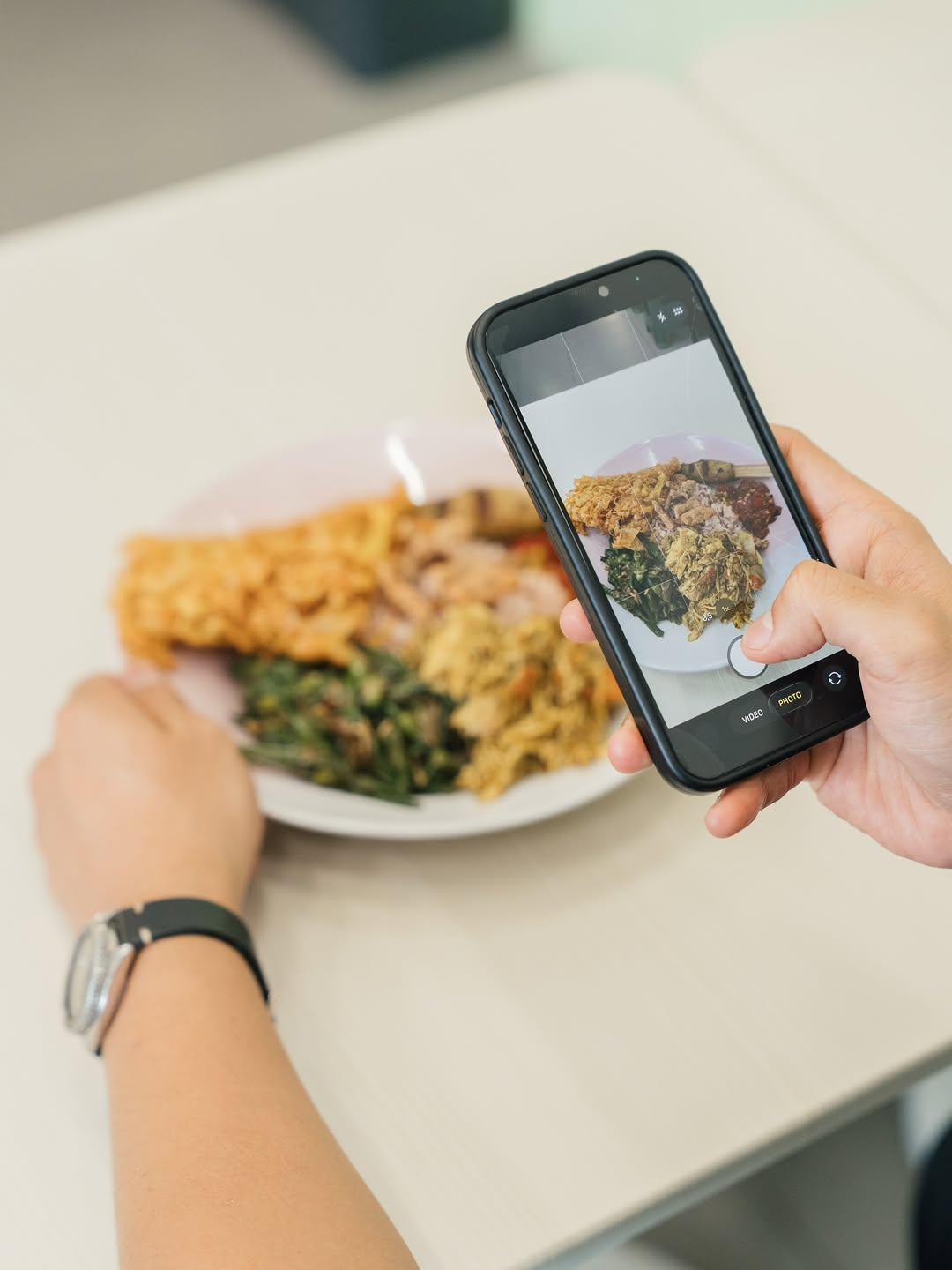Warung Jaenak: appetizing photo of food preparation