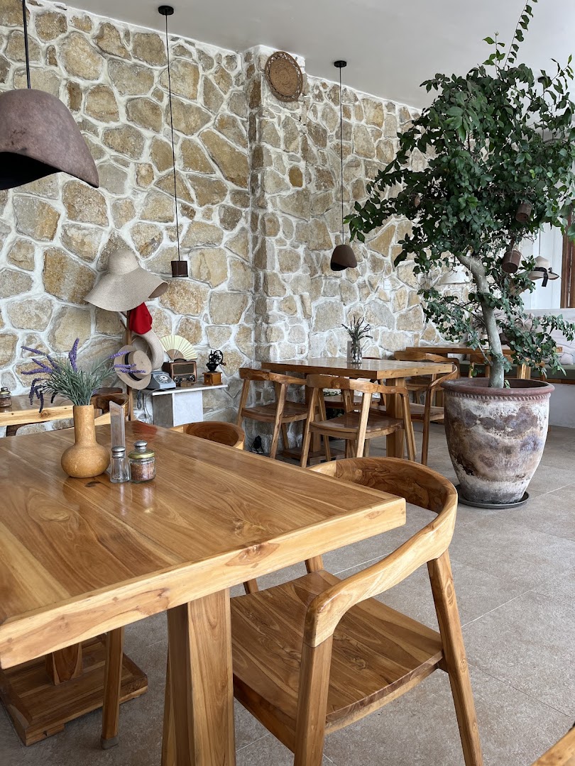 Simonetta: inviting and well-composed interior shot
