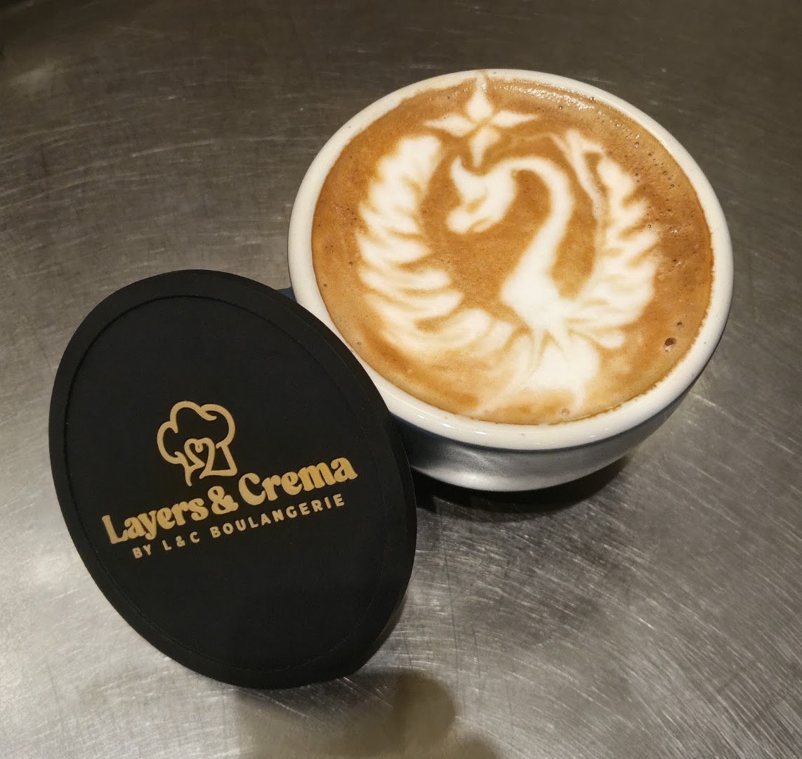 Layers & Crema: high quality latte art photo