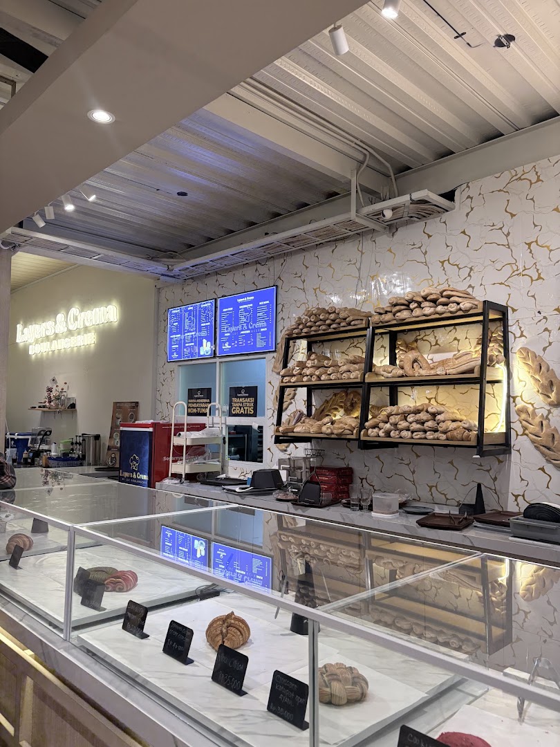 Layers & Crema: clear view of bakery interior