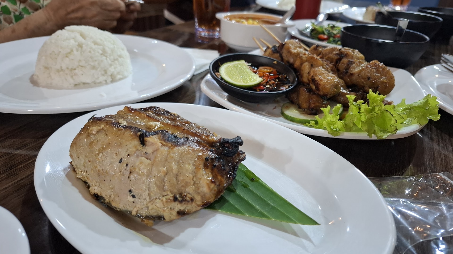 Rumah Makan Raja Tuna: appetizing photo of restaurant food