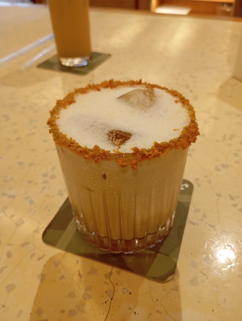 Social Barn Boulevard: appetizing photo of a cocktail