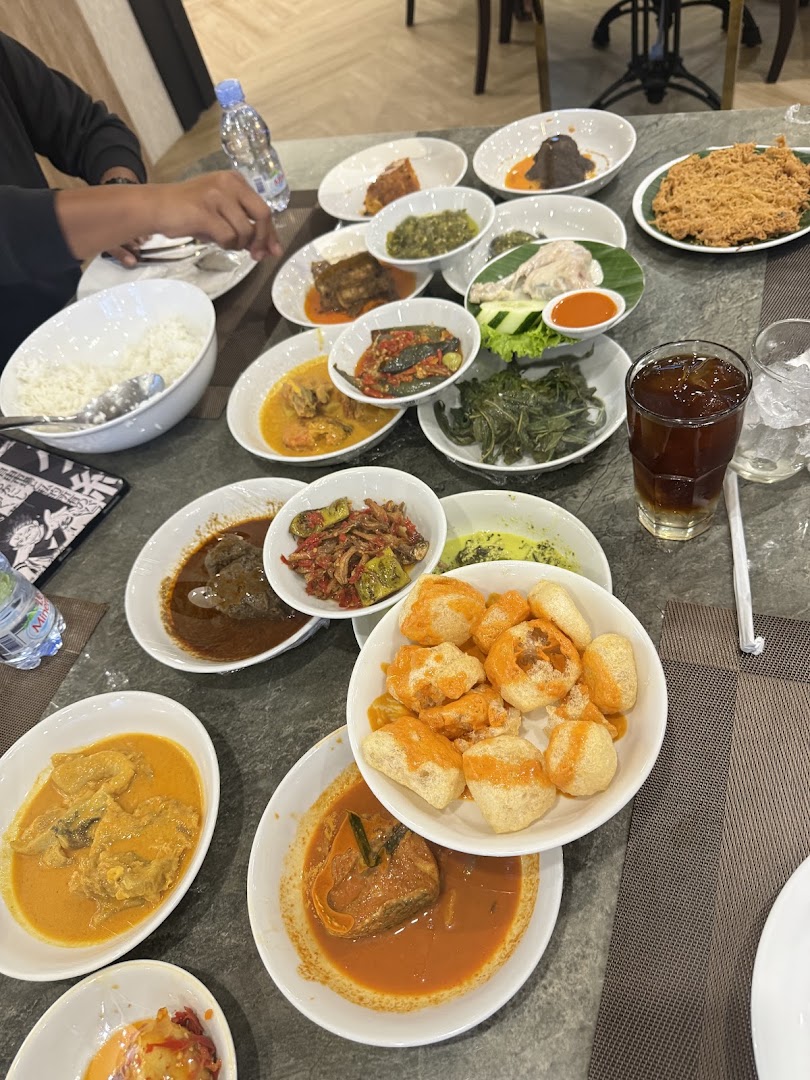 Pagi Sore: appetizing display of restaurant food
