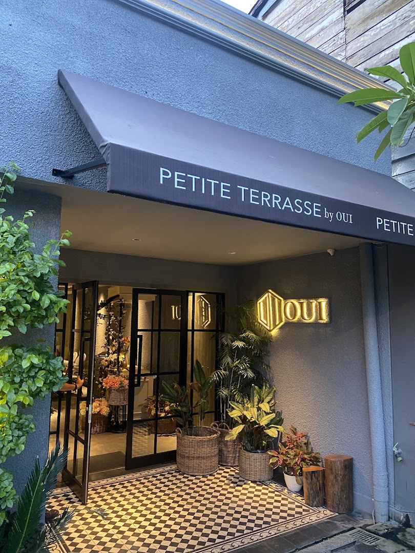 Petite Terrasse 2.0: attractive, clear exterior venue shot