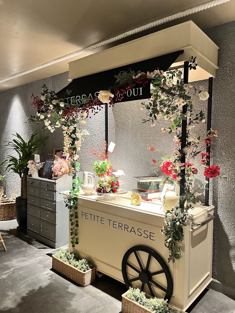 Petite Terrasse 2.0: attractive, high-quality venue decor photo