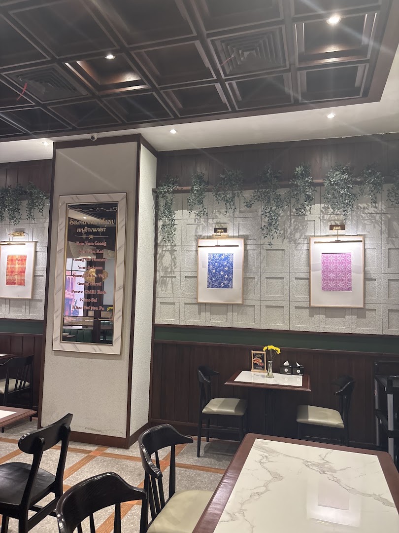 Thai Street: clear photo of restaurant interior