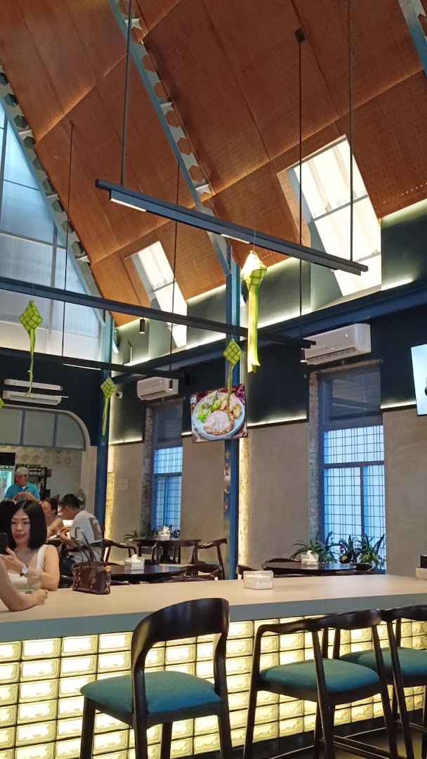 The Lone Wolf Cafe & Resto: inviting restaurant interior atmosphere