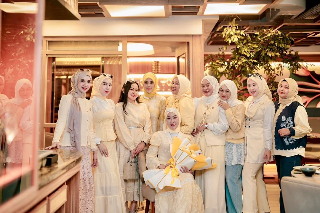 Chatay: high quality group photo