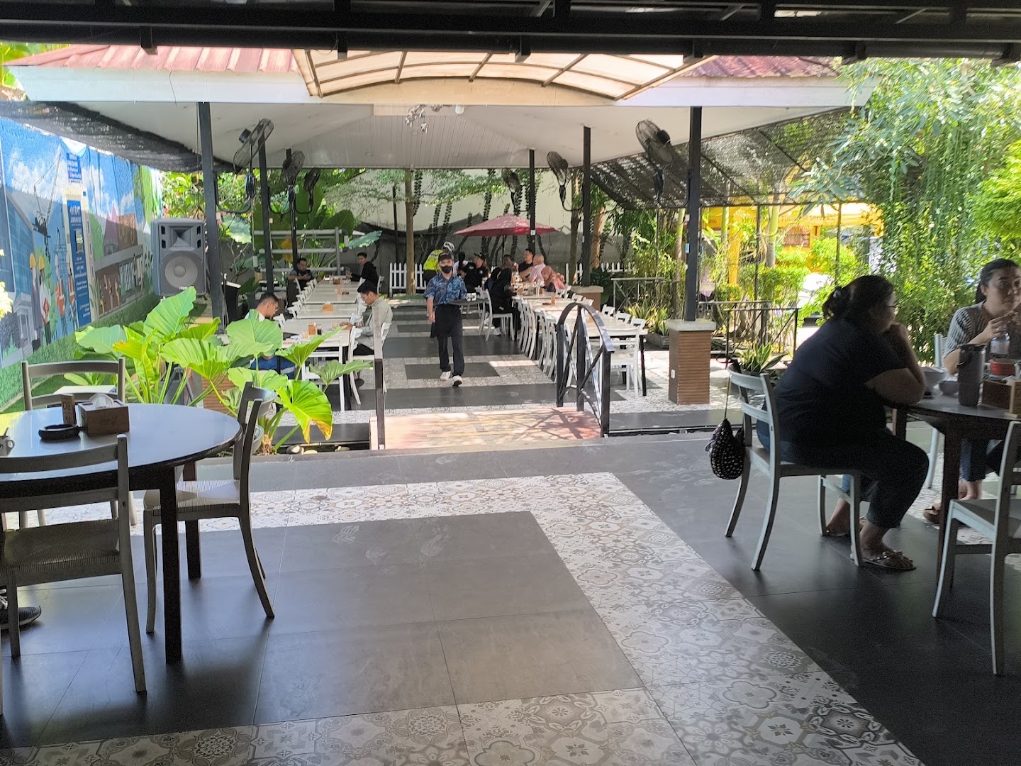 Coffee J: clear view of venue atmosphere