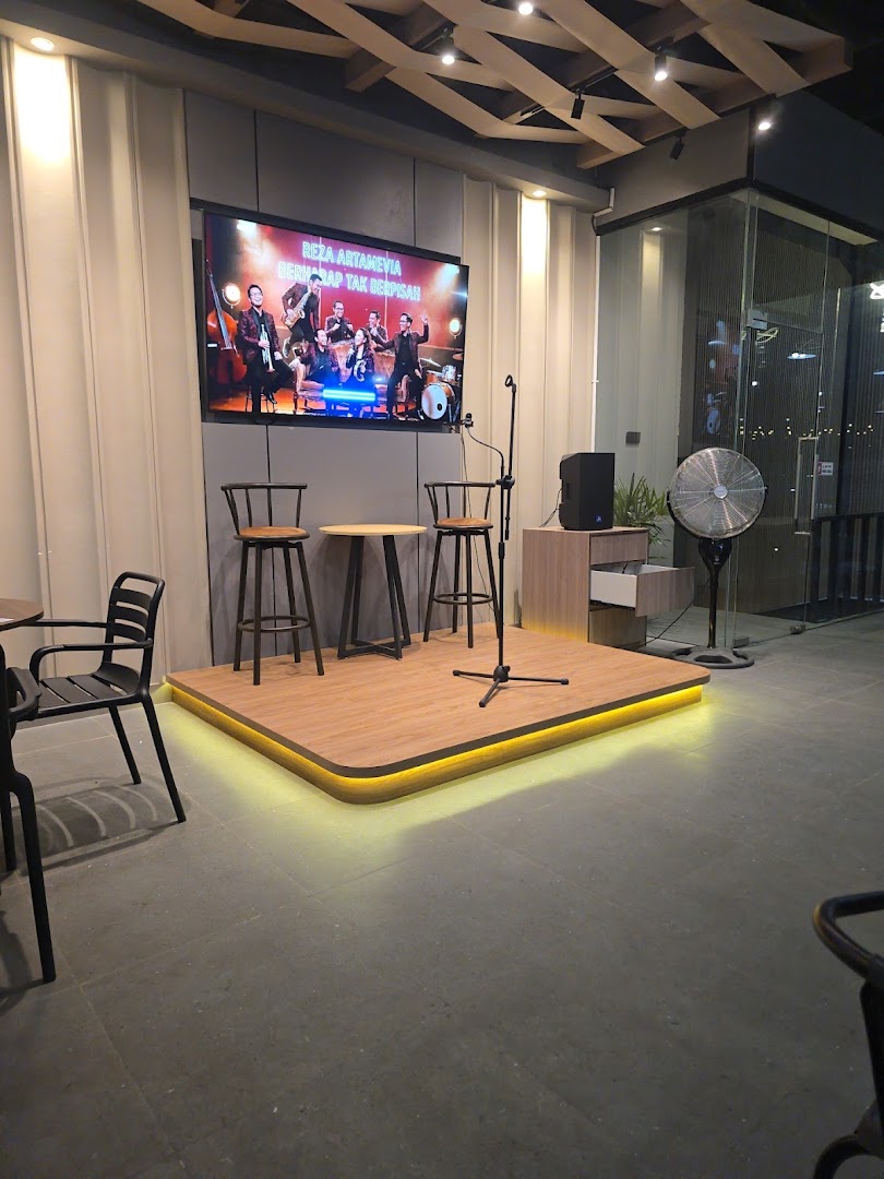 Deal Coffee: venue interior and atmosphere