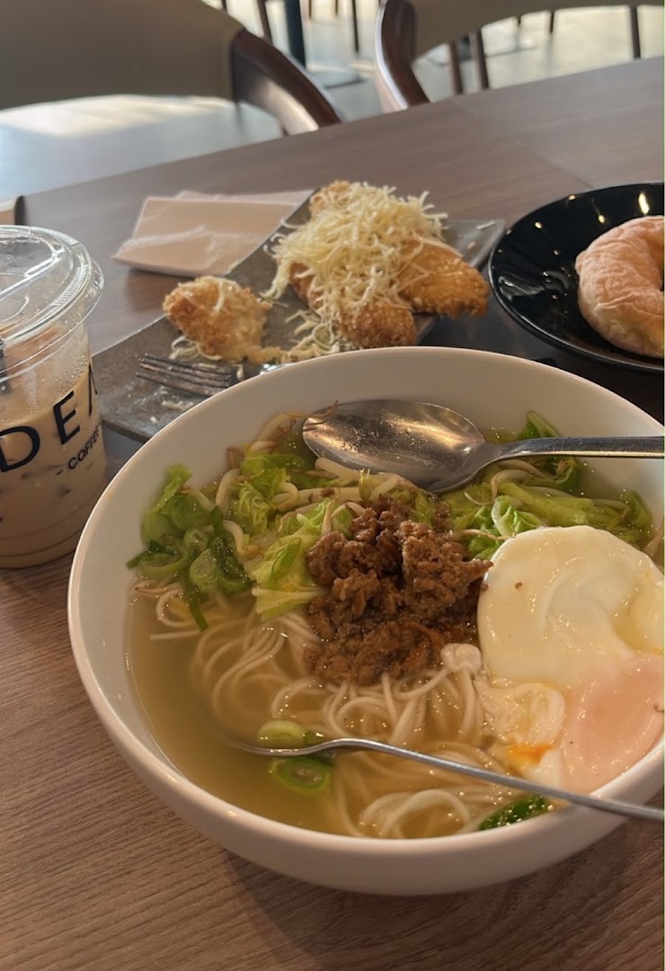 Deal Coffee: appetizing food and drink presentation
