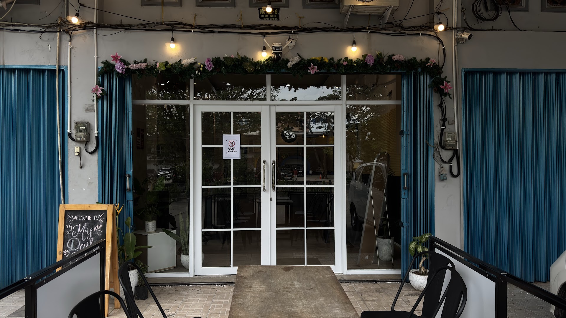 My Daily Coffee: clear, inviting exterior venue shot