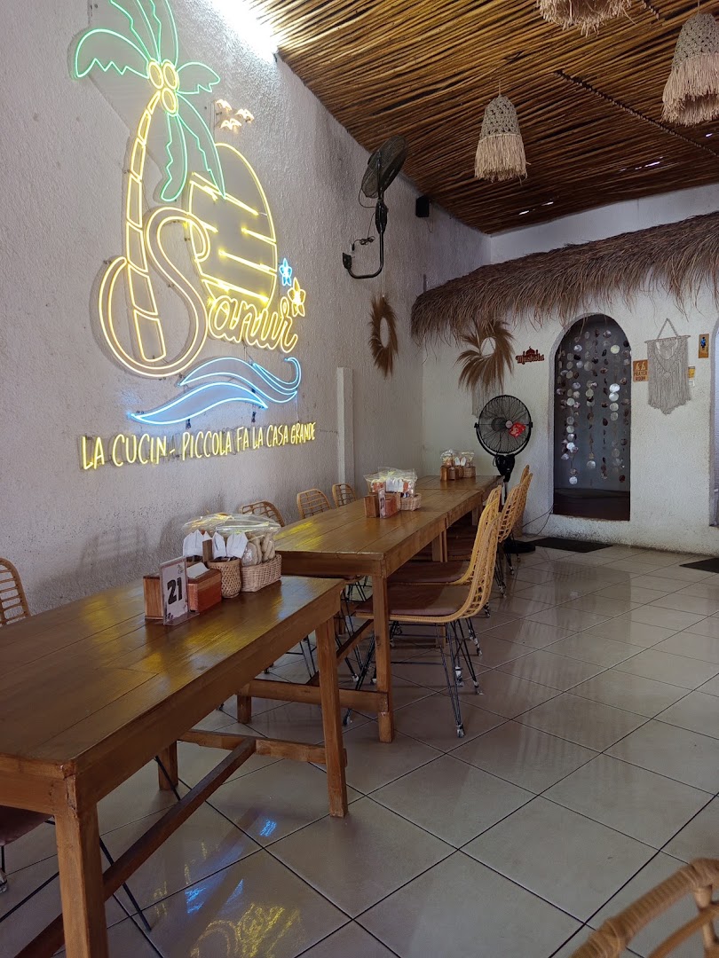 Sanur Resto: clear photo of restaurant interior