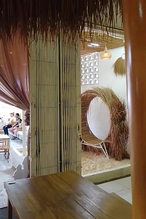 Sanur Resto: restaurant interior and atmosphere