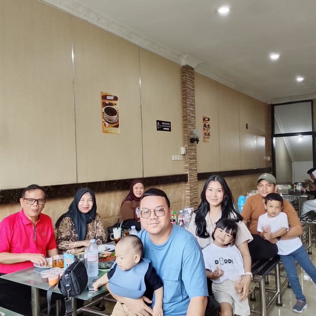 Selaksa Rasa: customers enjoying the venue