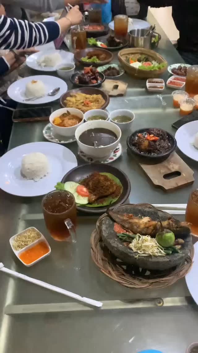 Selaksa Rasa: appetizing spread of restaurant food