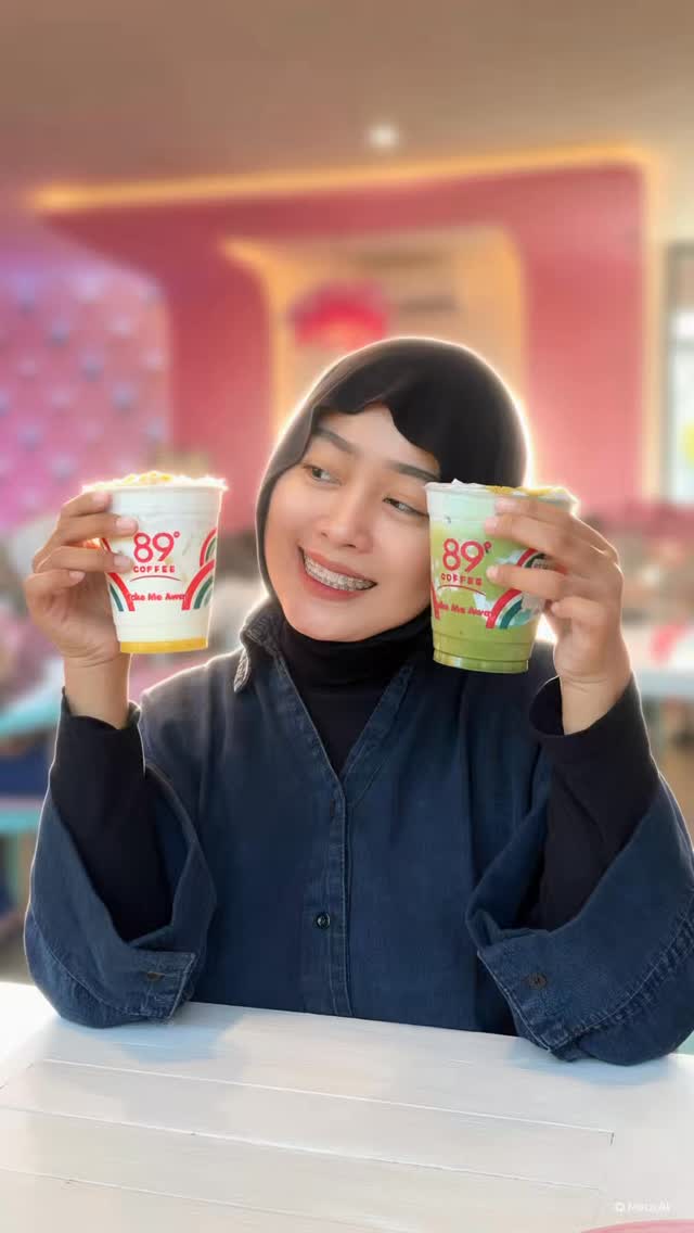 89° Coffee: customer enjoying venue products