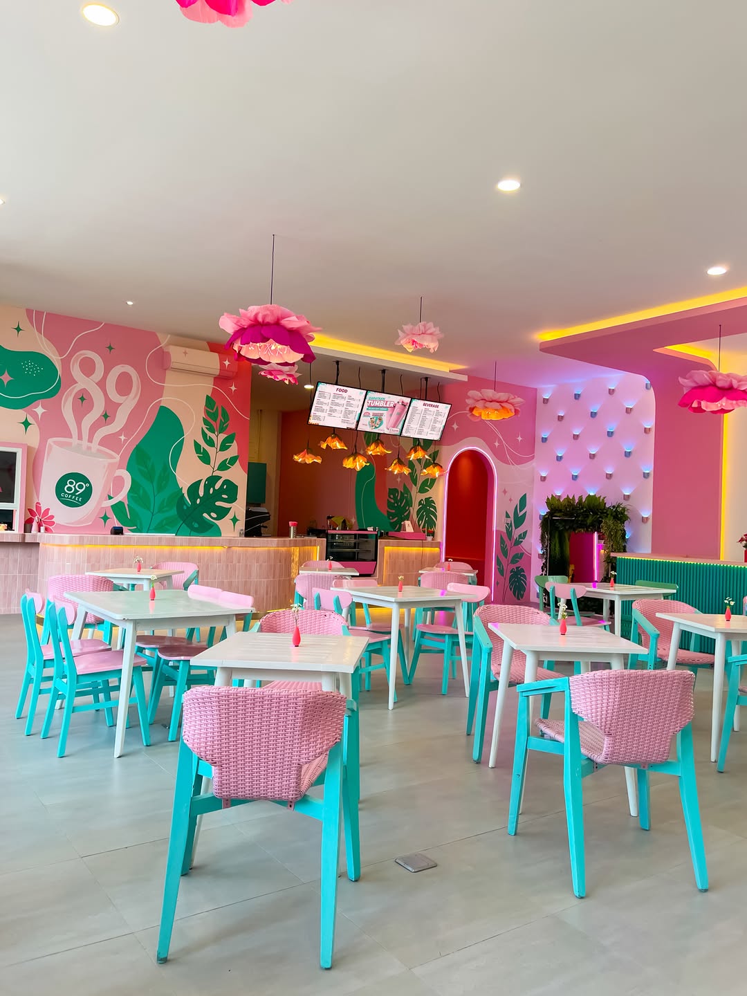 89° Coffee: clear, bright, inviting interior shot