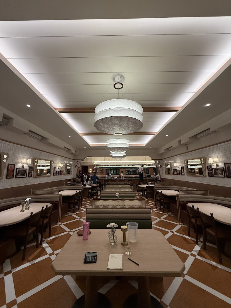 Barbara & Lee: professional interior shot of restaurant