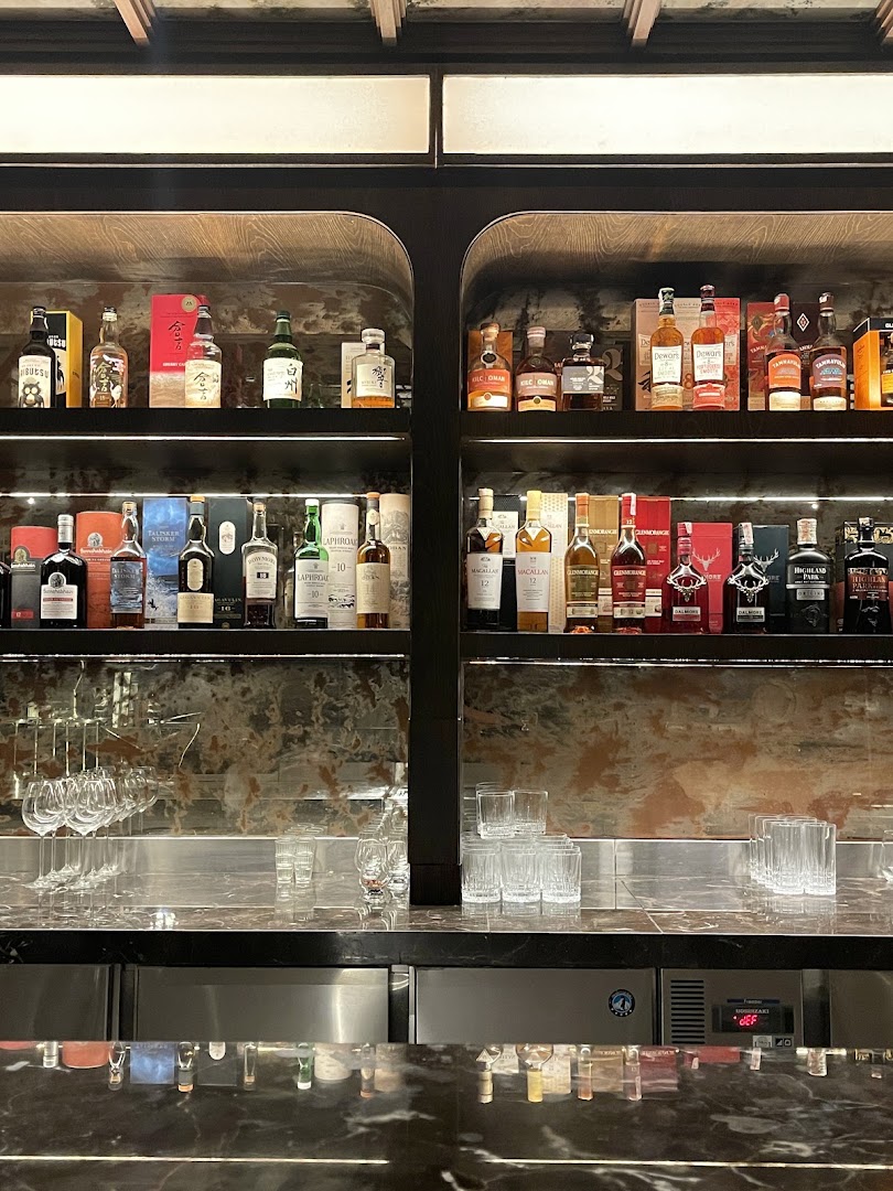 Bojana: high quality bar interior shot