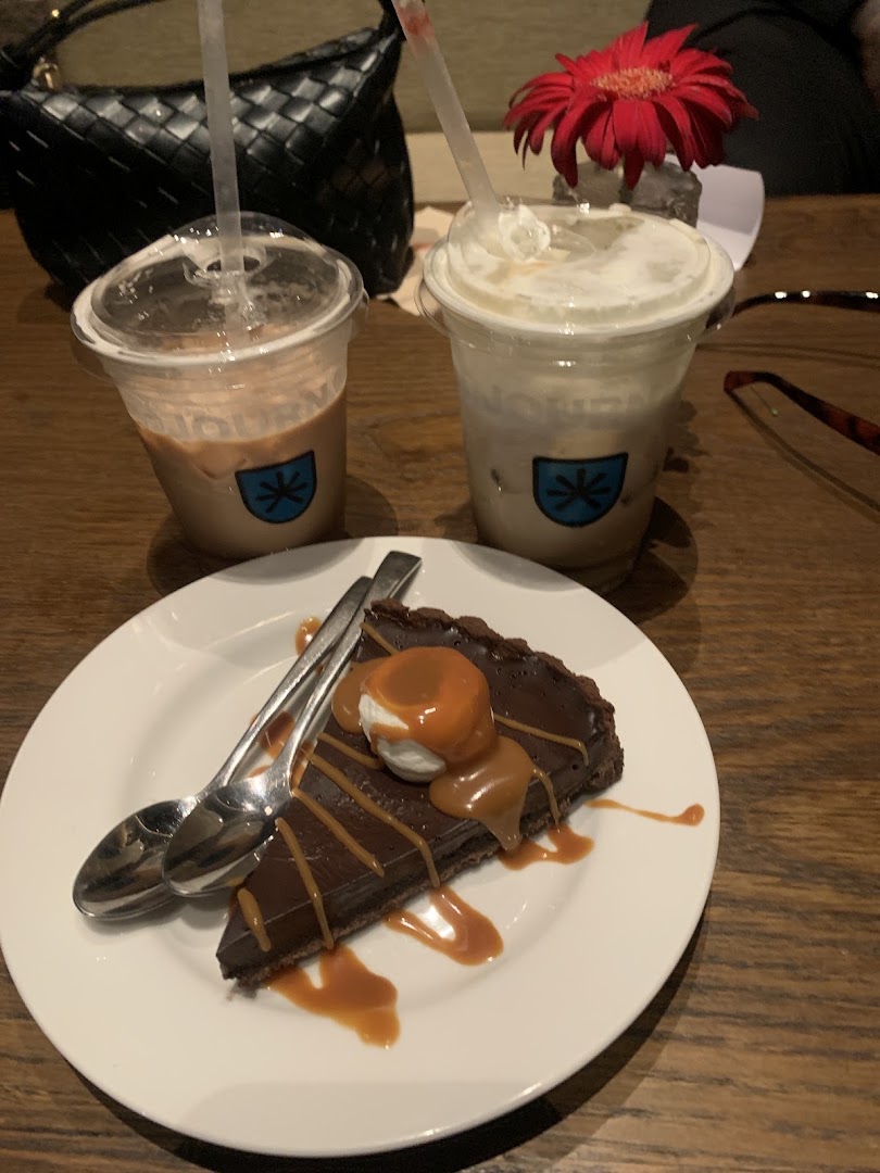 Djournal Coffee Kota Lama: appetizing food and drink presentation