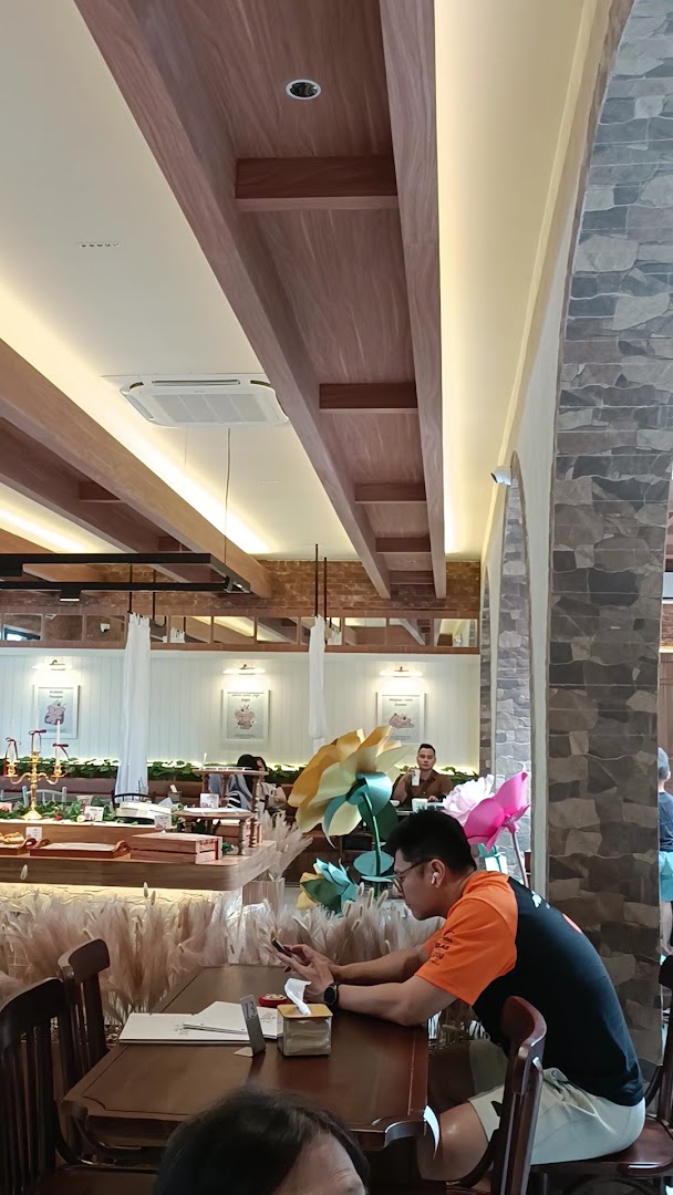 First Date by Kay's: clear shot of venue interior