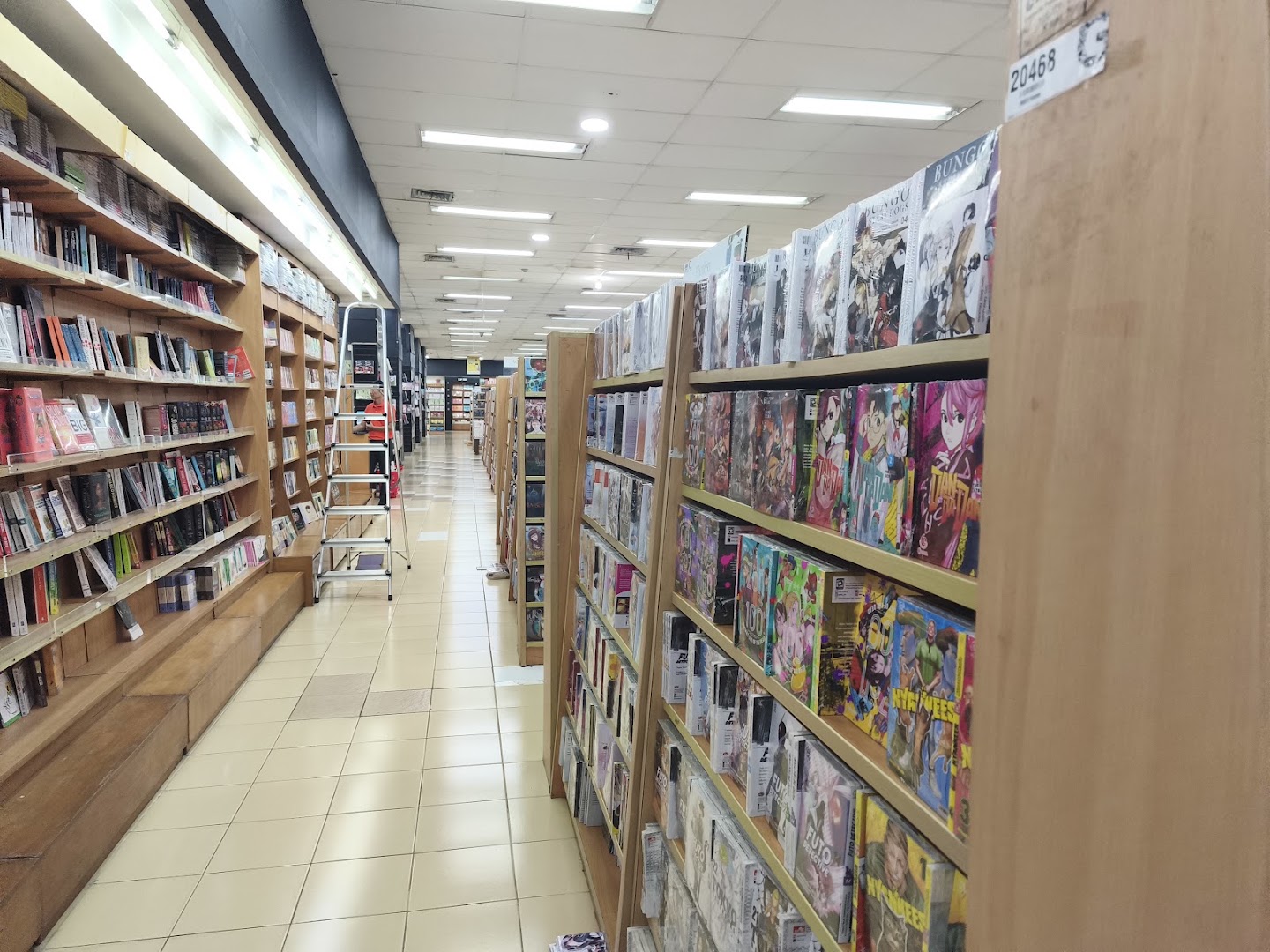 Gramedia Jalma Pandanaran: clear view of bookstore interior