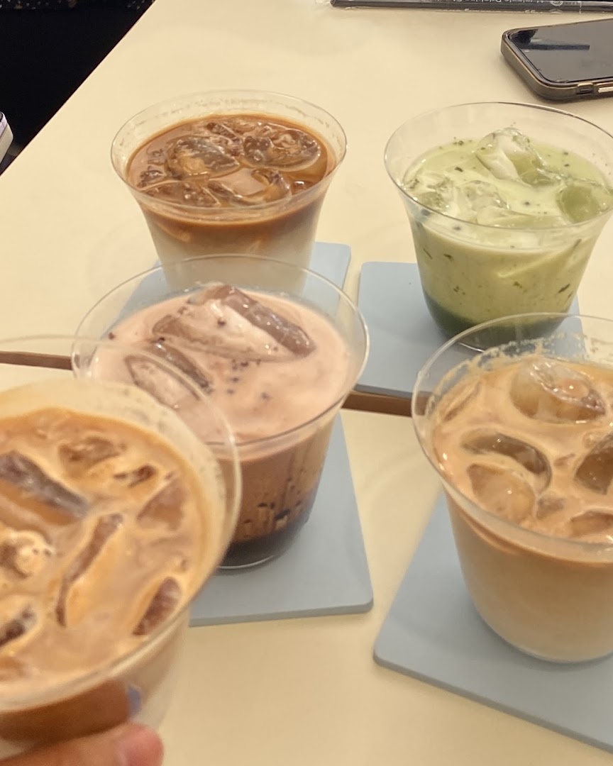 Grew Coffee Collective: appetizing photo of coffee drinks