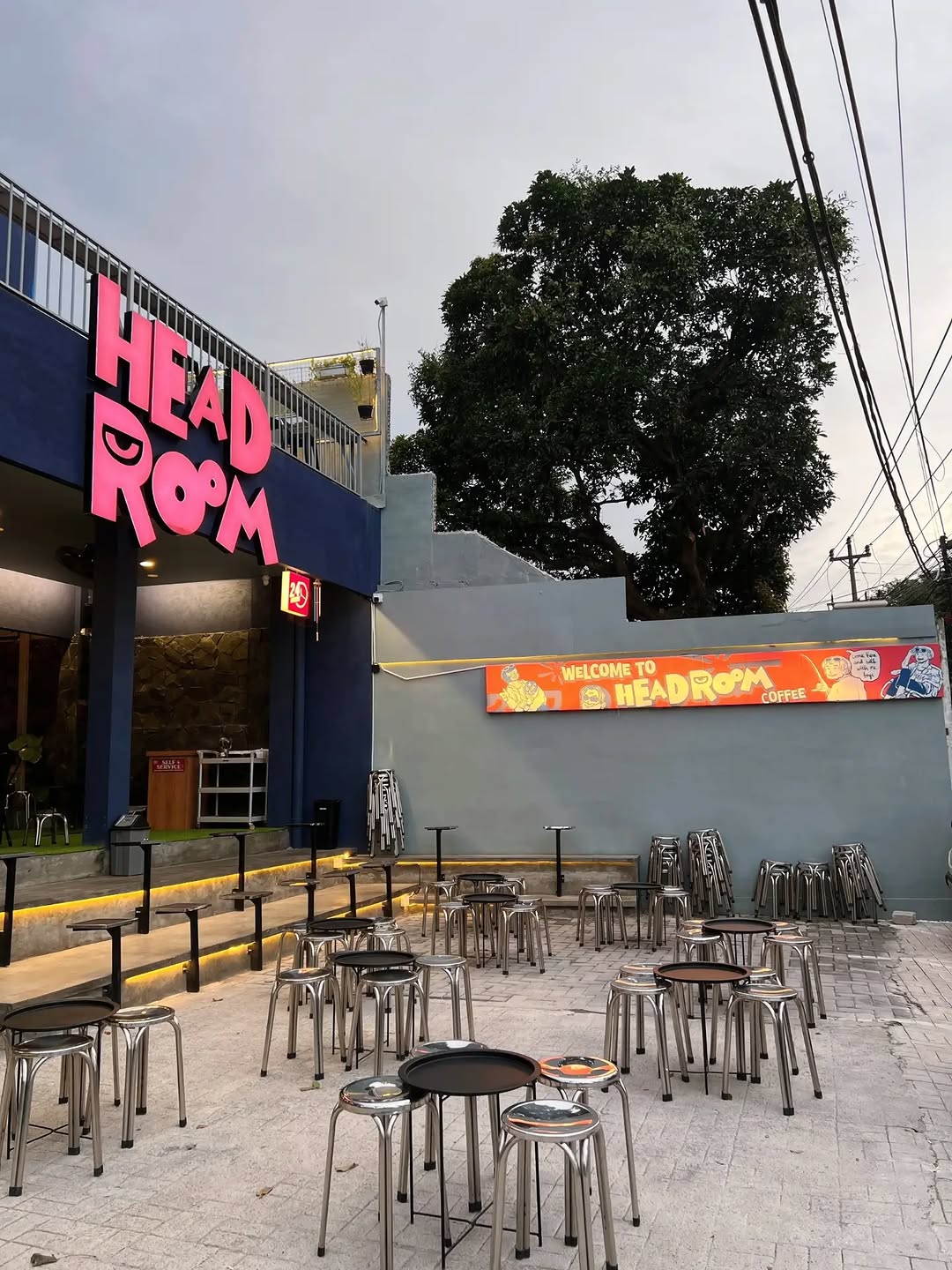 Headroom Coffee Semarang: clear photo of venue exterior