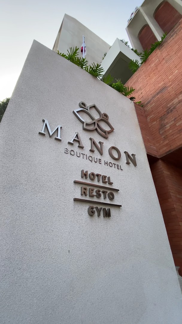 Manon Brasserie: clear professional exterior signage photo