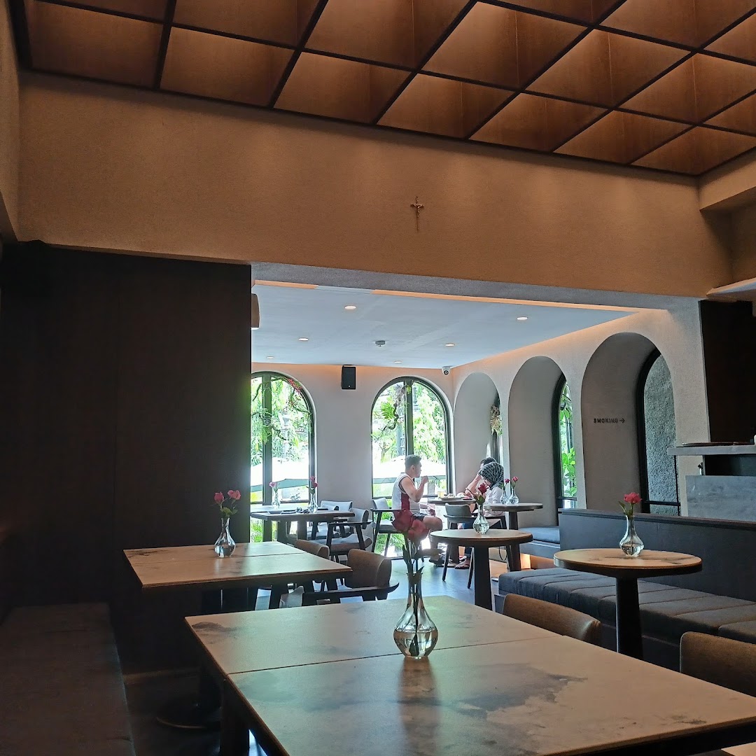 Manon Brasserie: inviting and professional interior shot