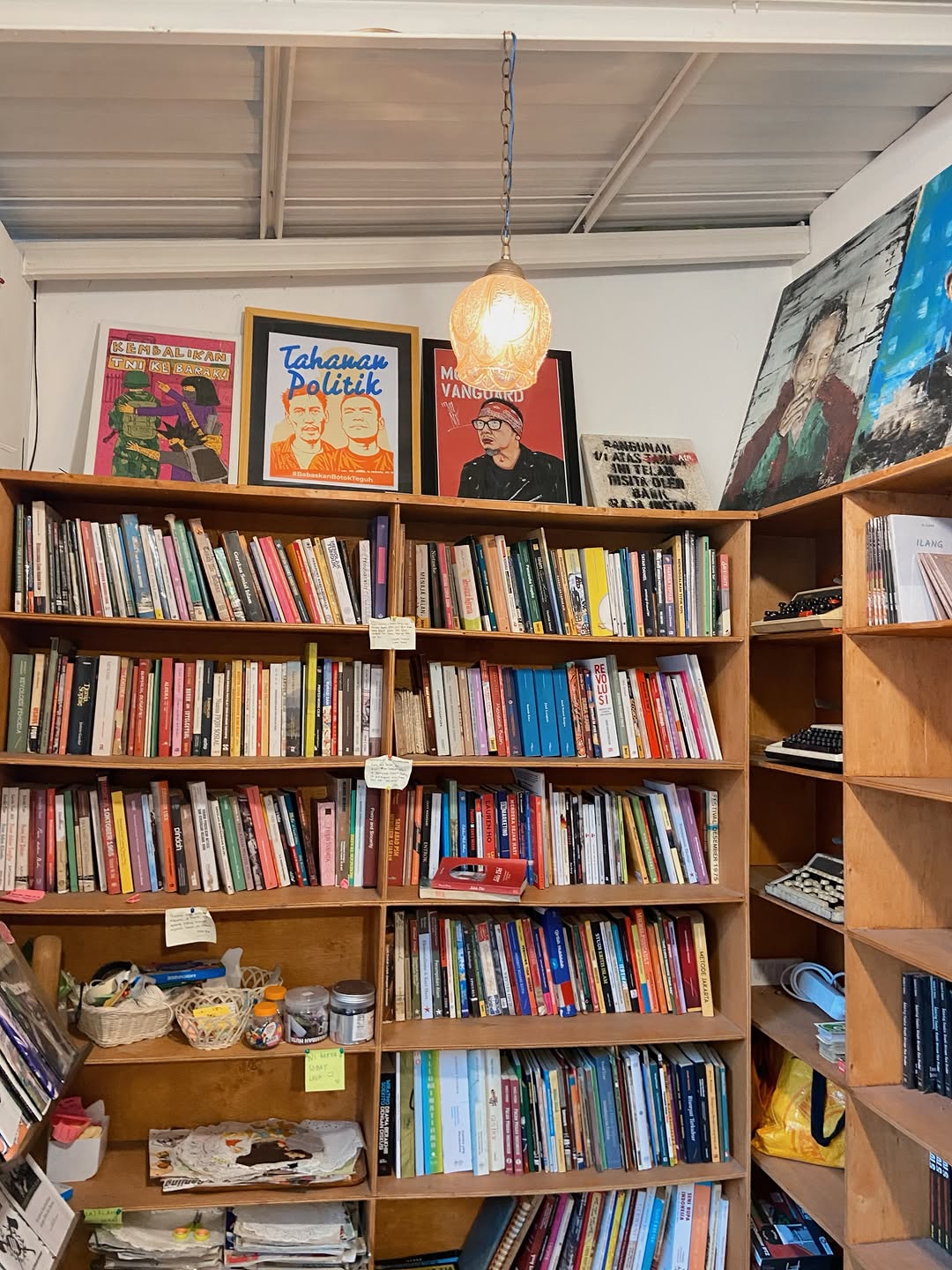 Moenasiah & Lauk Buku: shop interior and products