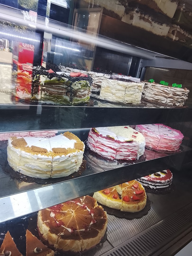 Sade Roti Kota Lama: clear display of shop products