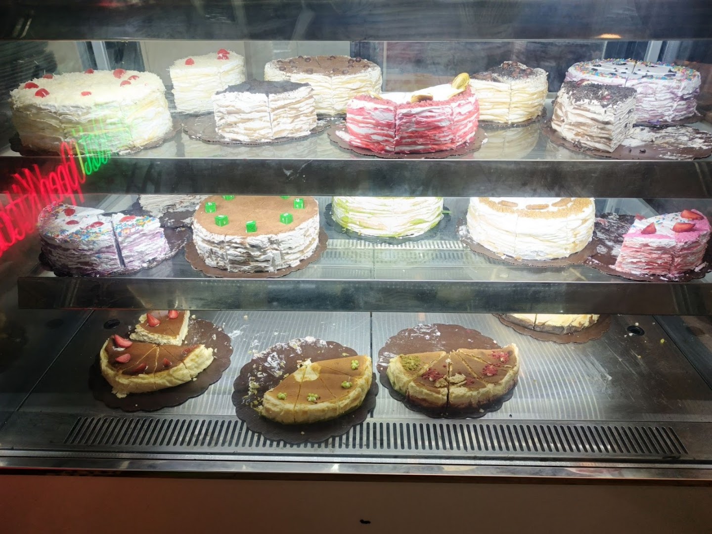 Sade Roti Kota Lama: clear display of shop products