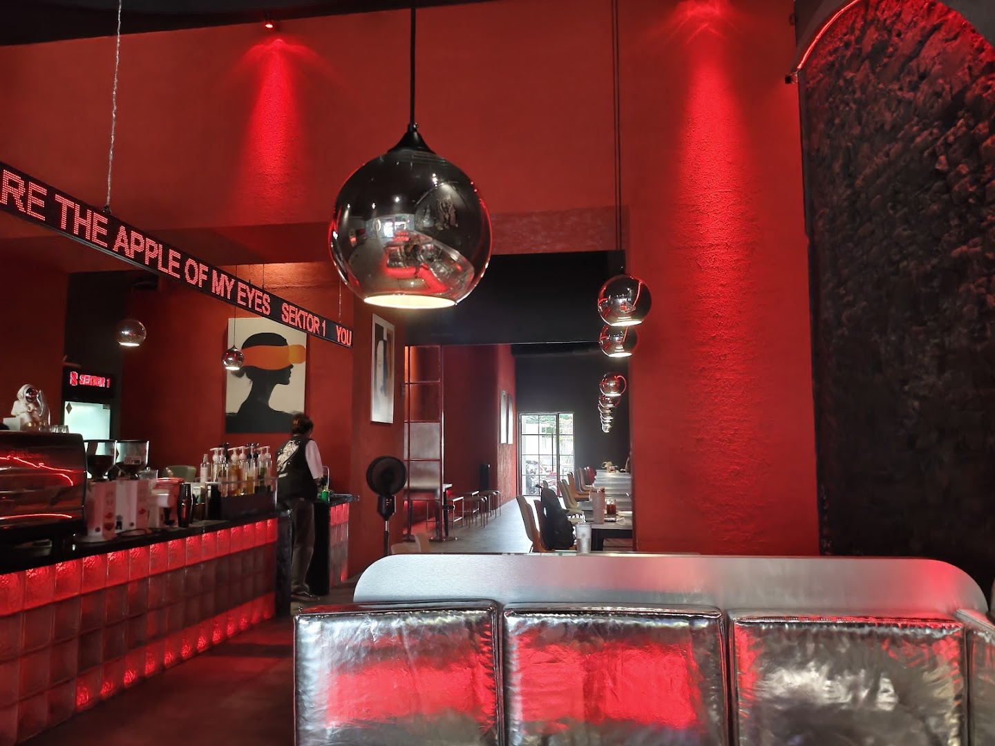 Sektor 1 Coffee: venue atmosphere and interior