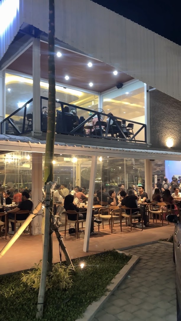Serrae Coffee & Social Hub: inviting venue atmosphere