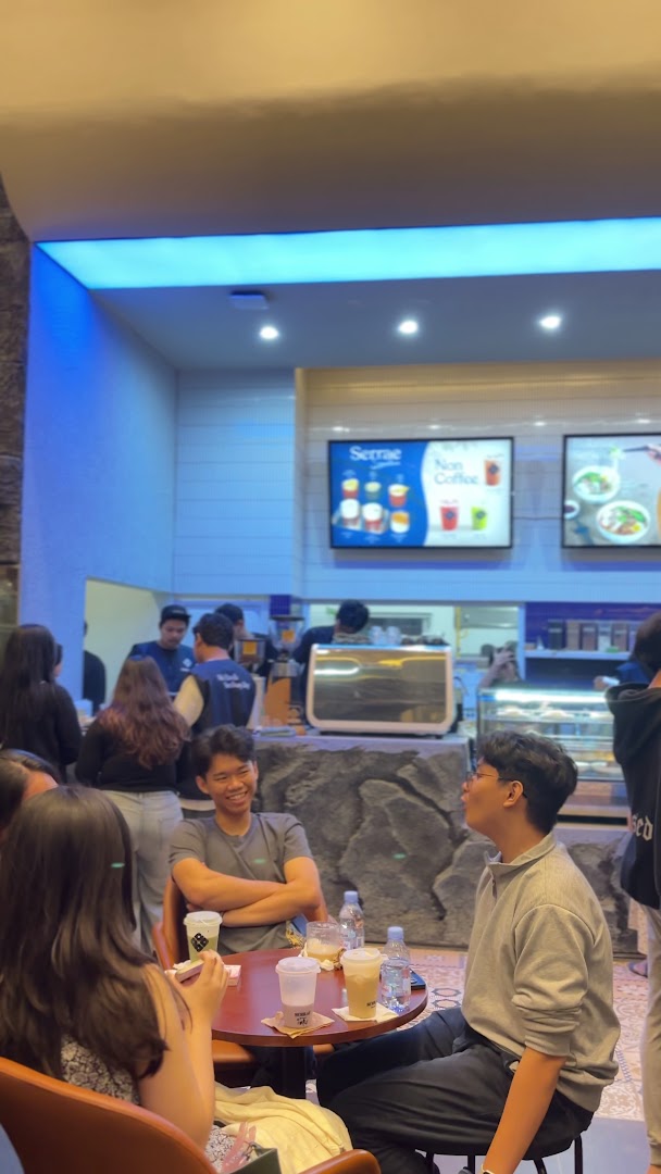 Serrae Coffee & Social Hub: atmosphere and happy customers
