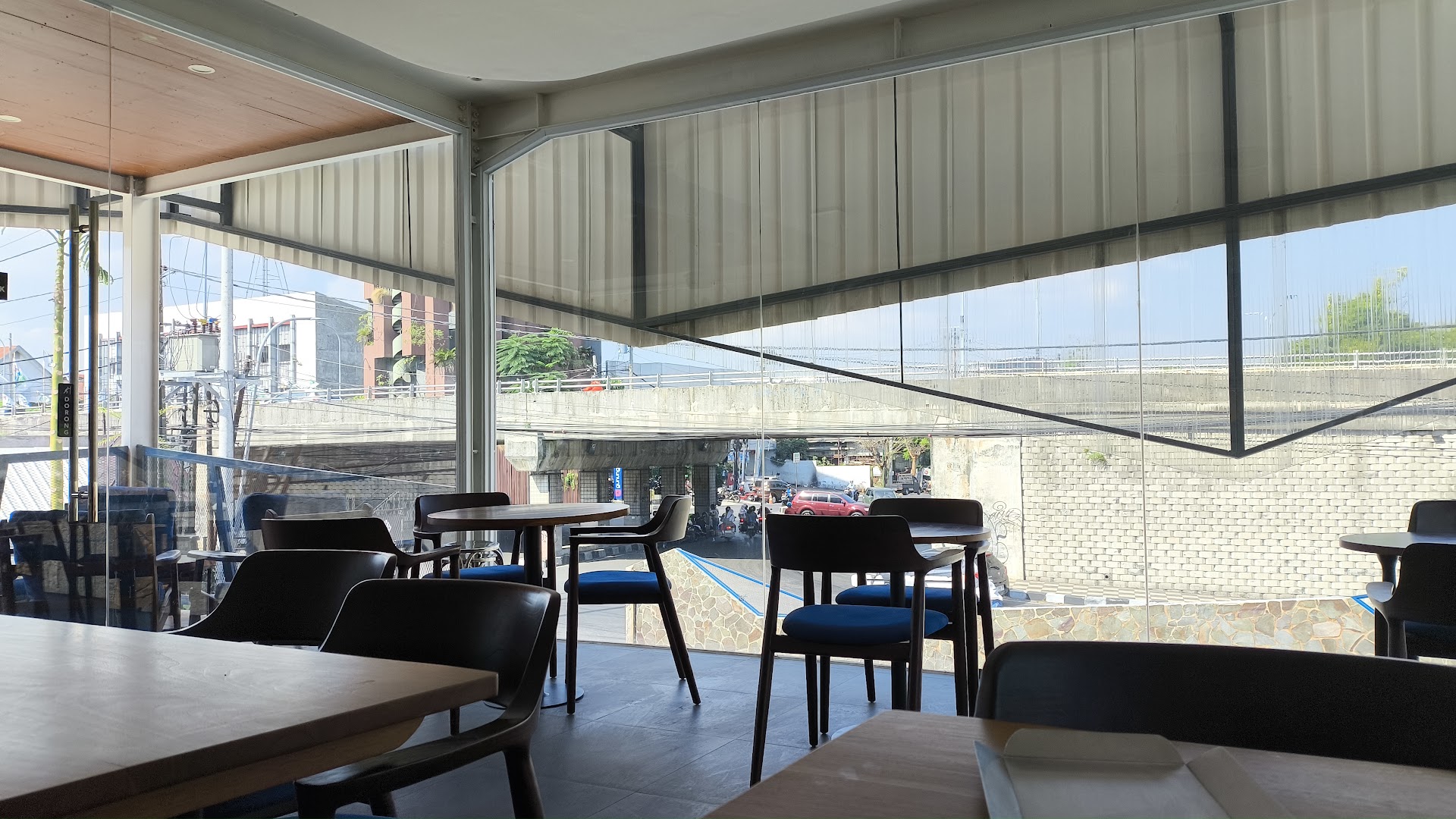 Serrae Coffee & Social Hub: clear view of venue interior