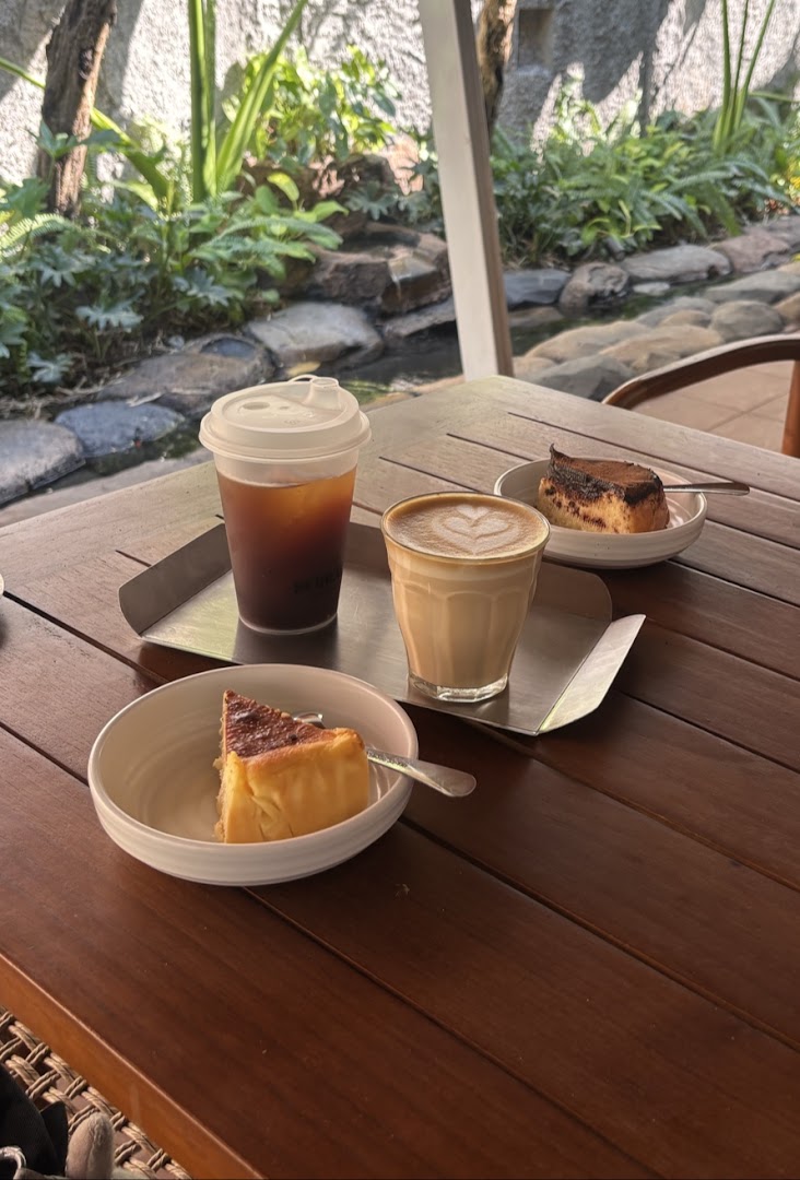 Serrae Coffee & Social Hub: appealing food and drink presentation