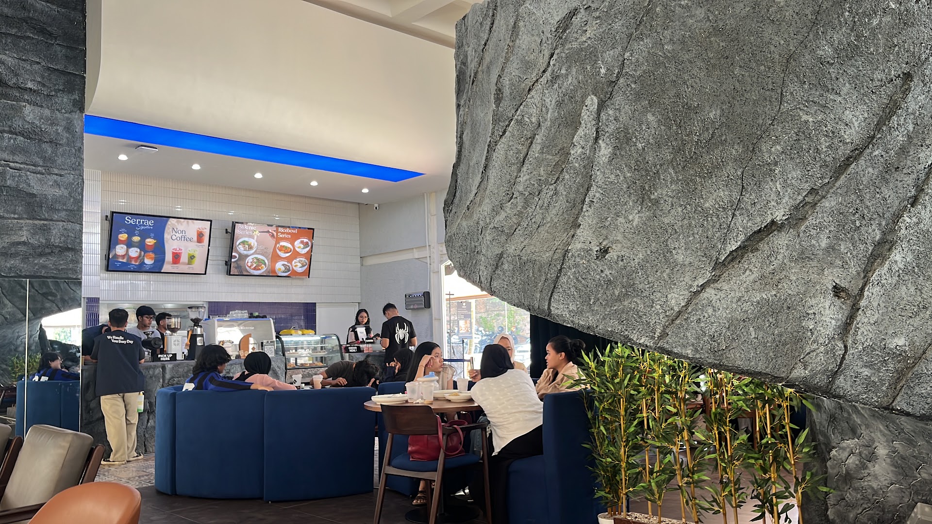 Serrae Coffee & Social Hub: venue atmosphere and interior